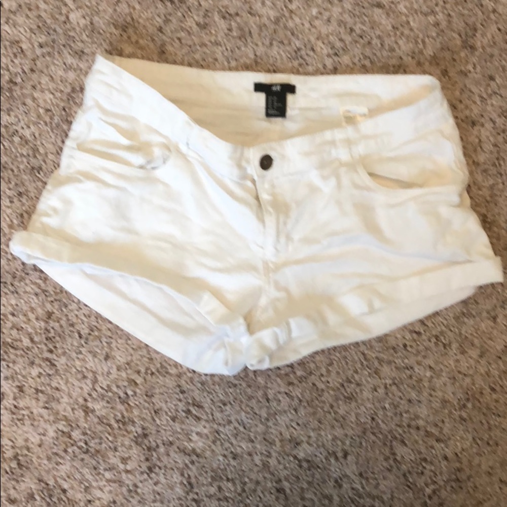 H&M white short shorts